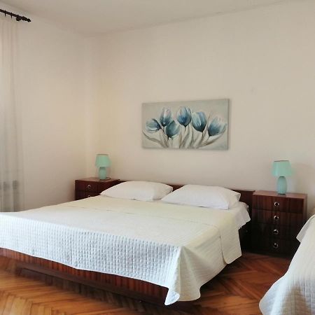 Apartment Vera, 80 M From The Sea Новиград Екстериор снимка
