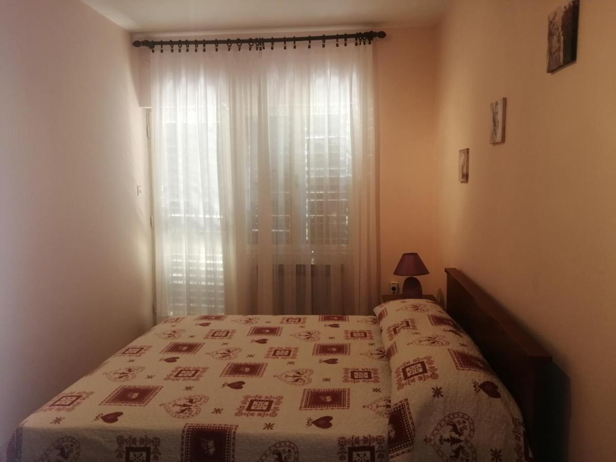 Apartment Vera, 80 M From The Sea Новиград Екстериор снимка