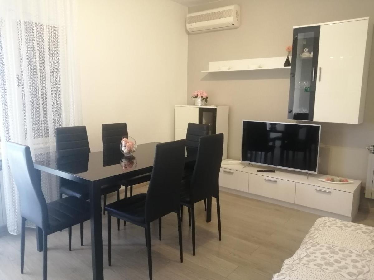 Apartment Vera, 80 M From The Sea Новиград Екстериор снимка