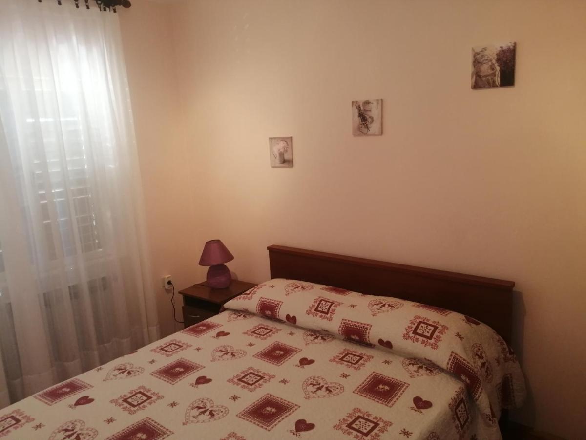 Apartment Vera, 80 M From The Sea Новиград Екстериор снимка