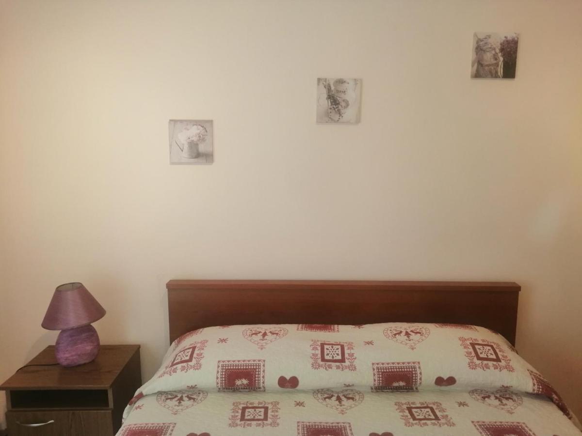 Apartment Vera, 80 M From The Sea Новиград Екстериор снимка