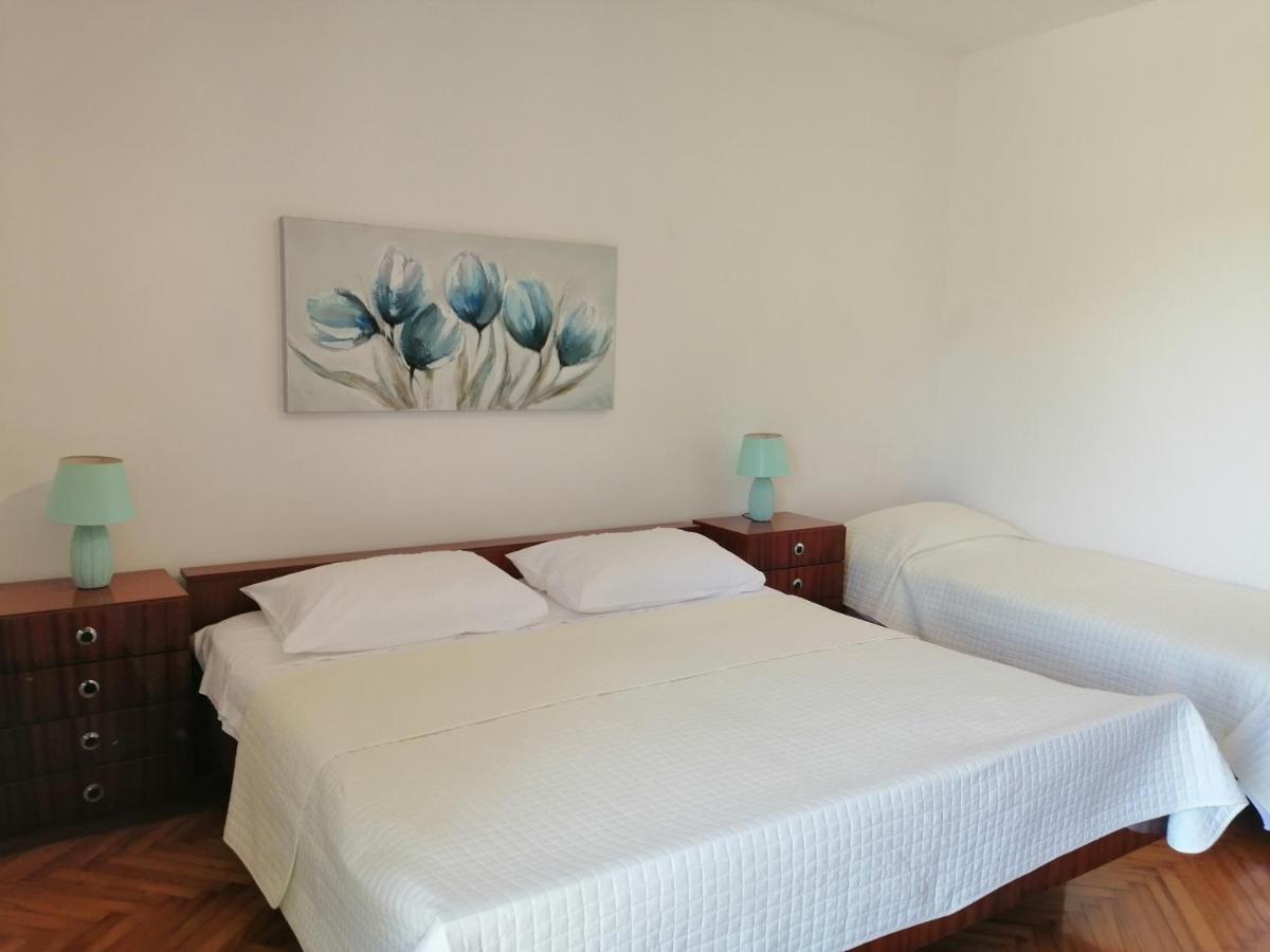 Apartment Vera, 80 M From The Sea Новиград Екстериор снимка