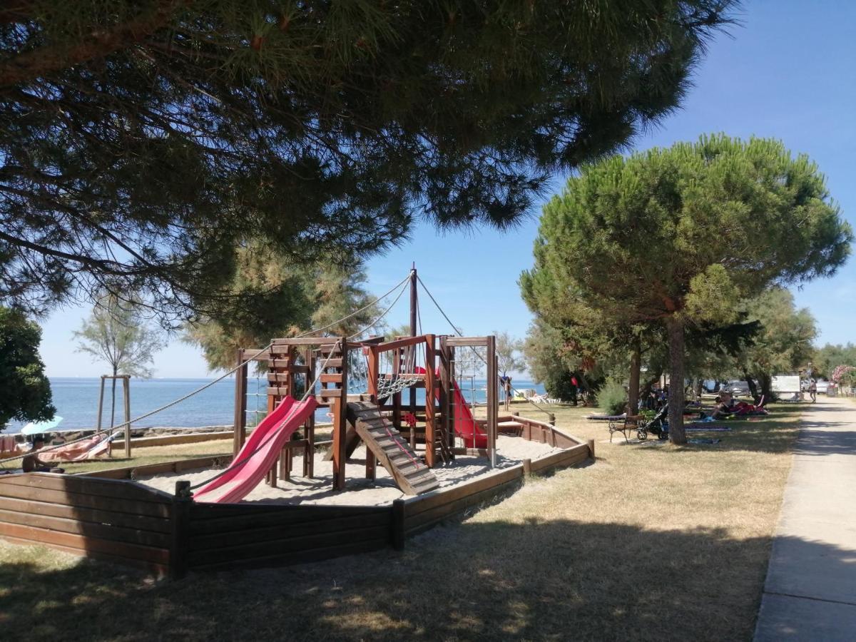Apartment Vera, 80 M From The Sea Новиград Екстериор снимка